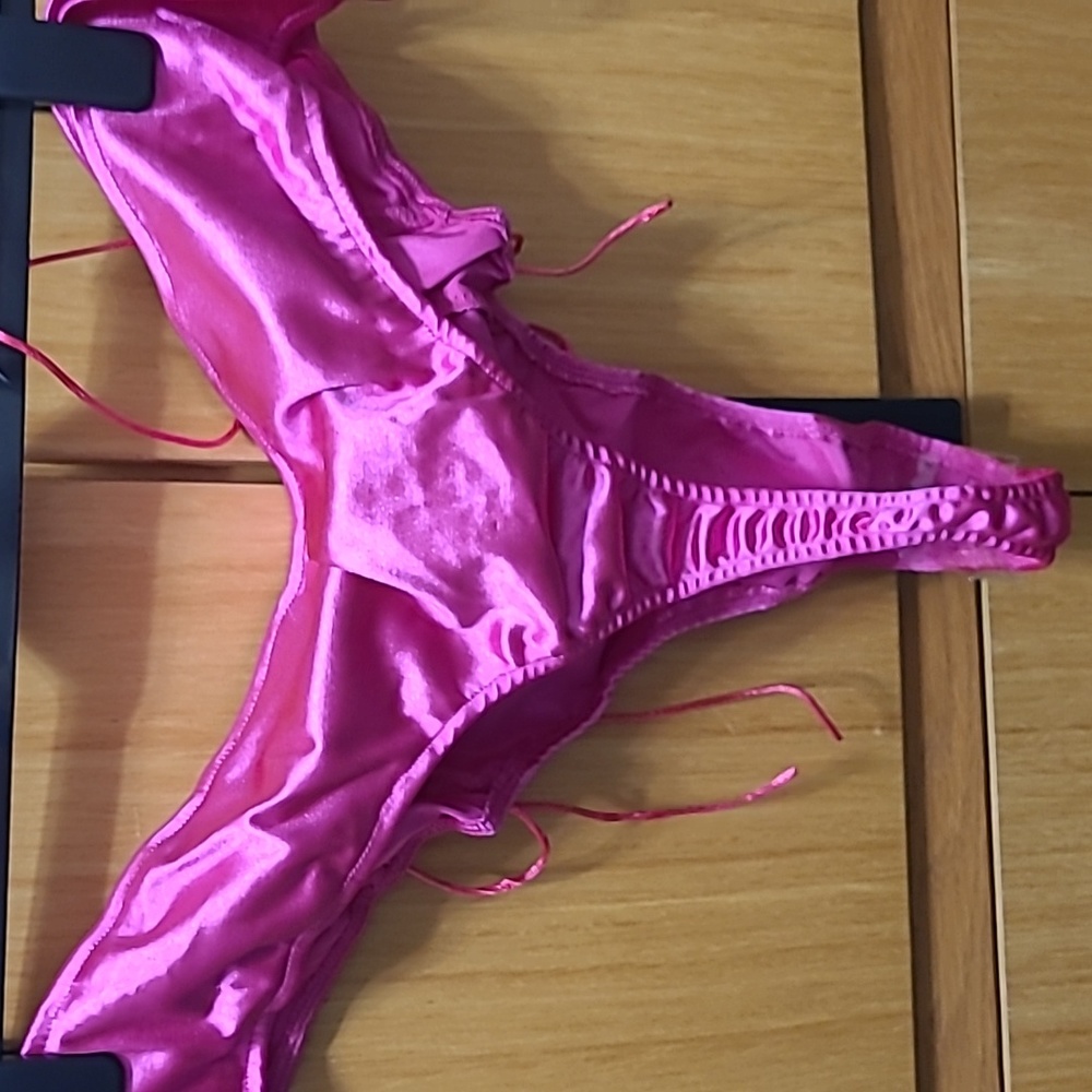 Bikini - Picture 3 of 3